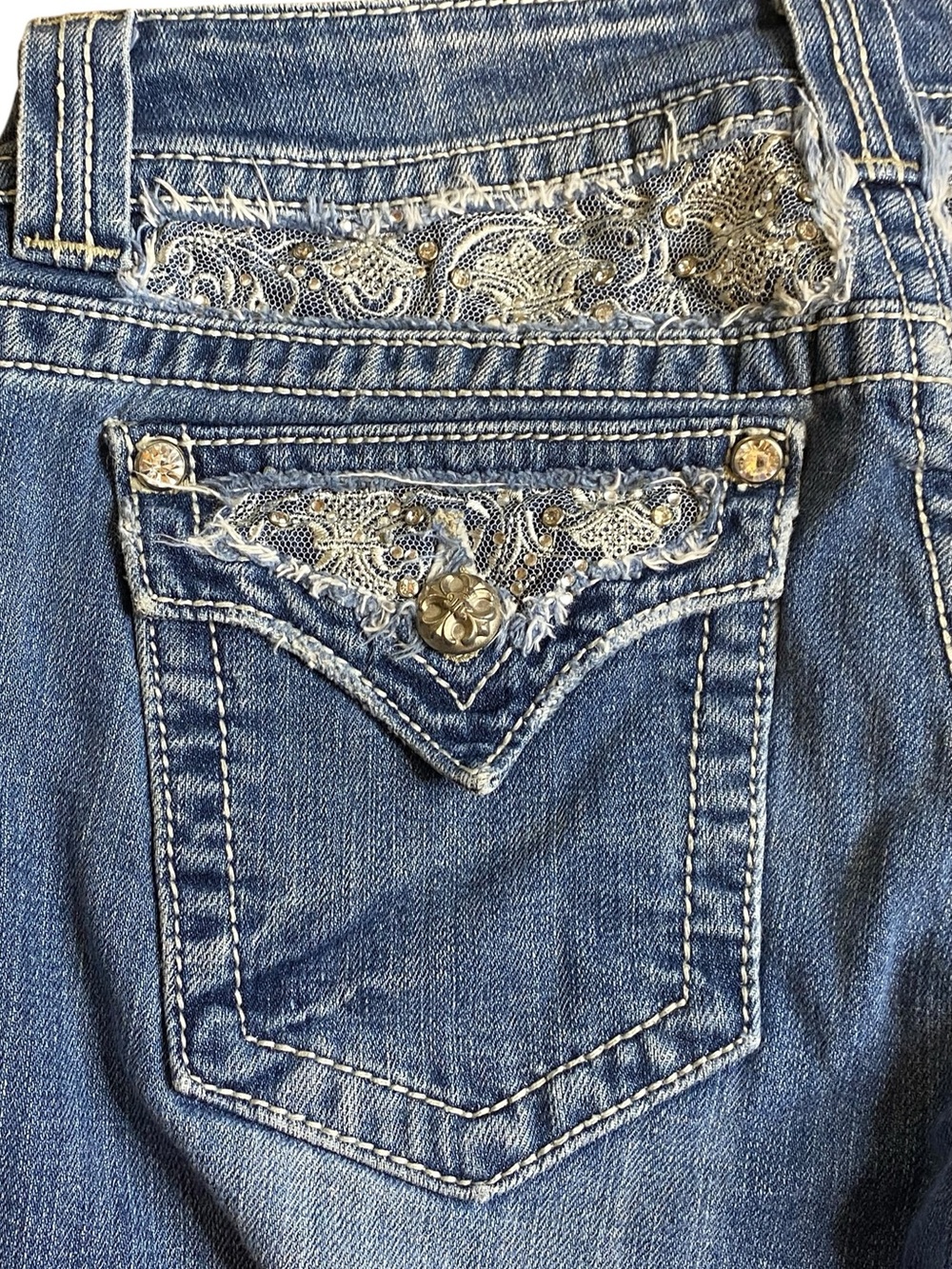 Miss Me Embellished Embroidered Capri Jeans Women’s size 29 - Picture 9 of 16